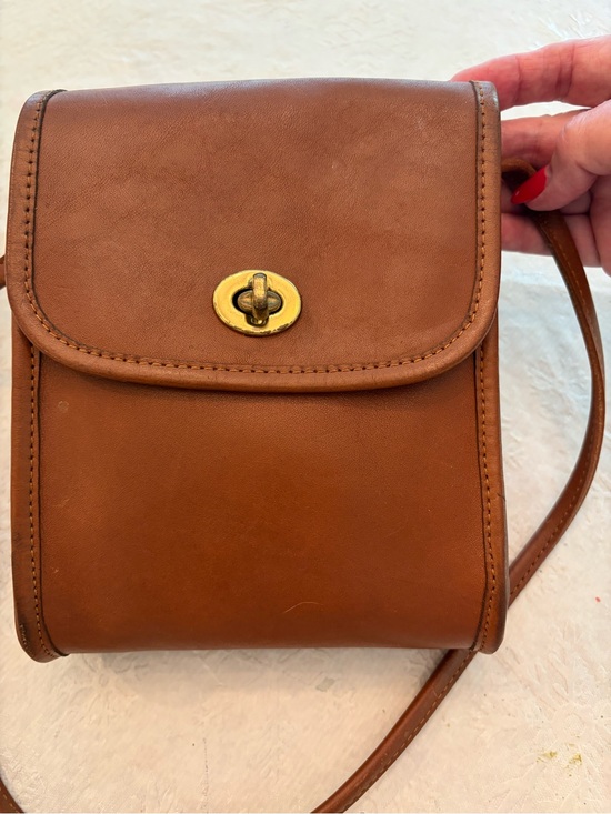 Coach Handbags - COACH VINTAGE SCOOTER BAG